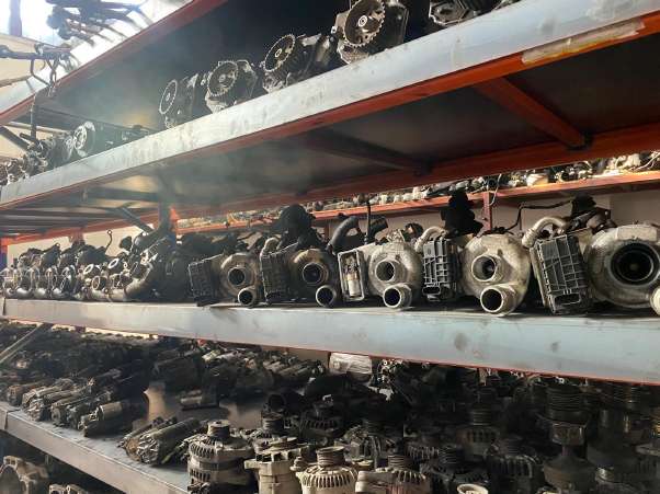 FORD FİESTA TURBO ÇIKMA ORJİNAL